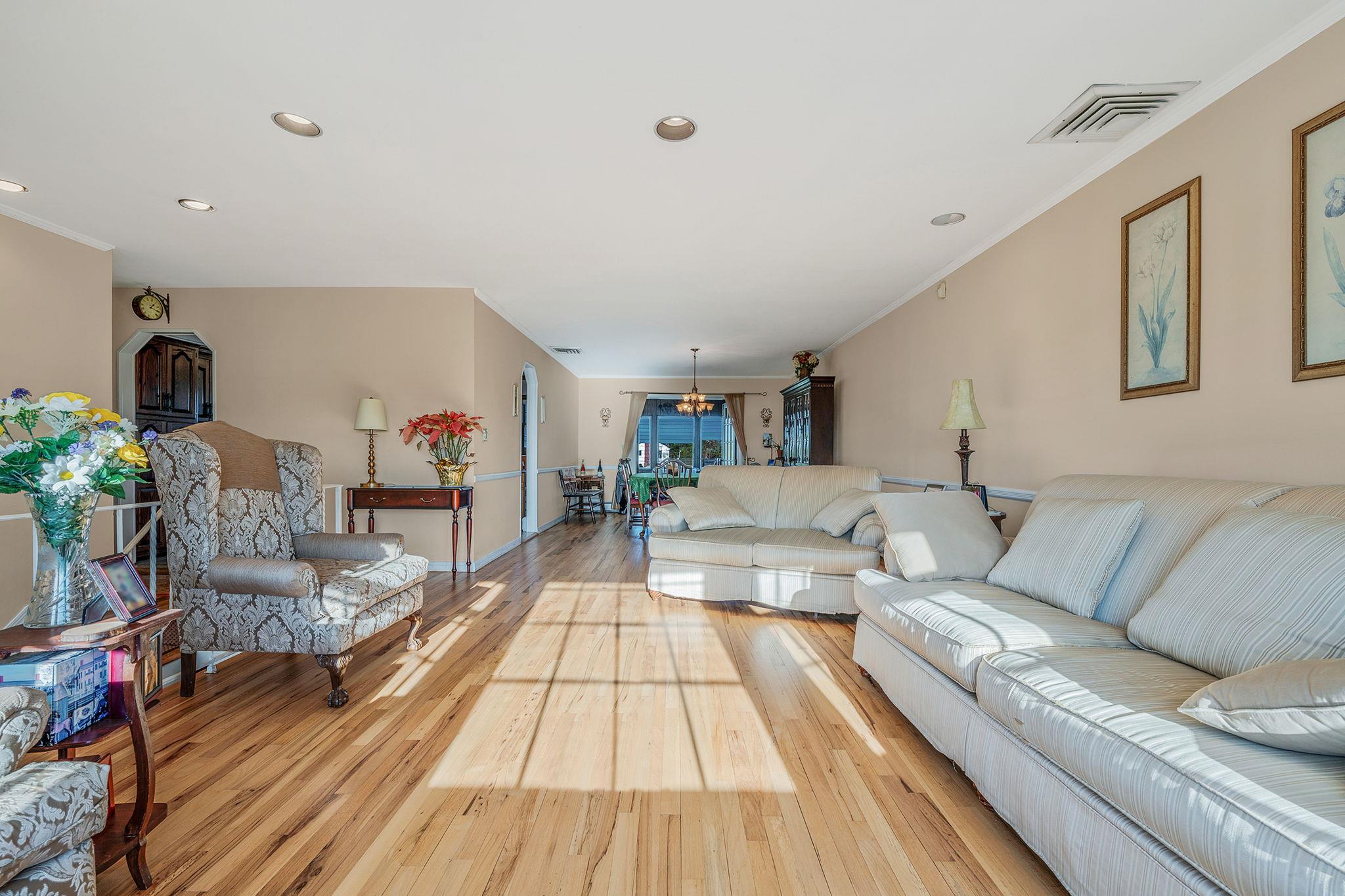 146 Awixa Avenue, Bay Shore, New York image 11