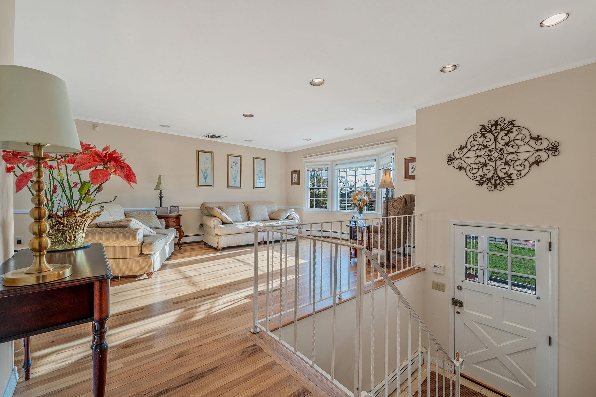 146 Awixa Avenue, Bay Shore, New York image 9