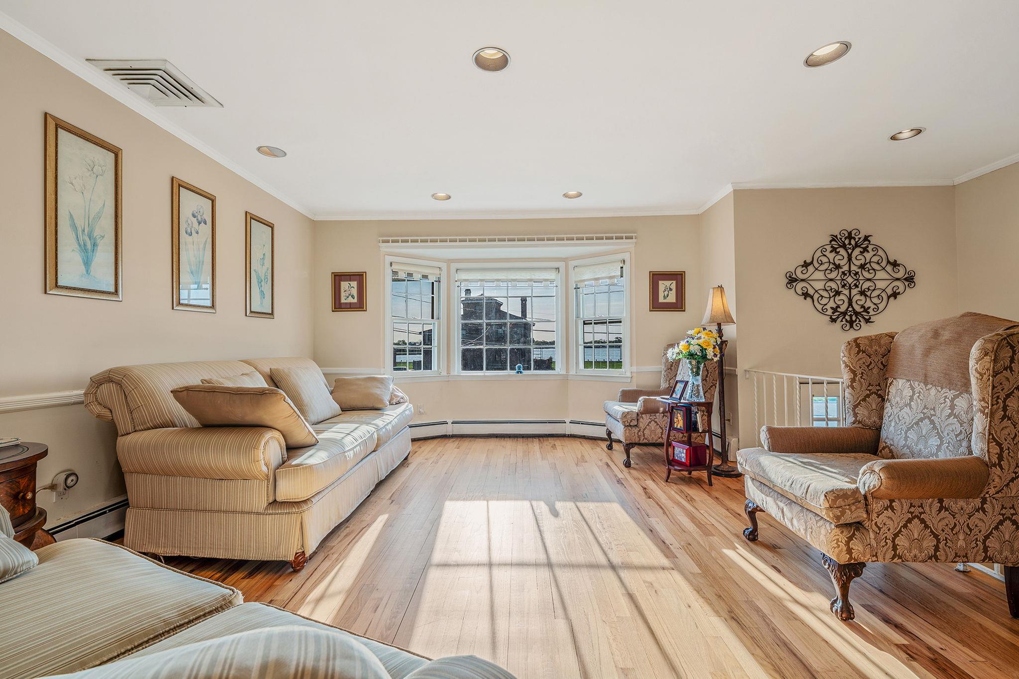 146 Awixa Avenue, Bay Shore, New York image 10