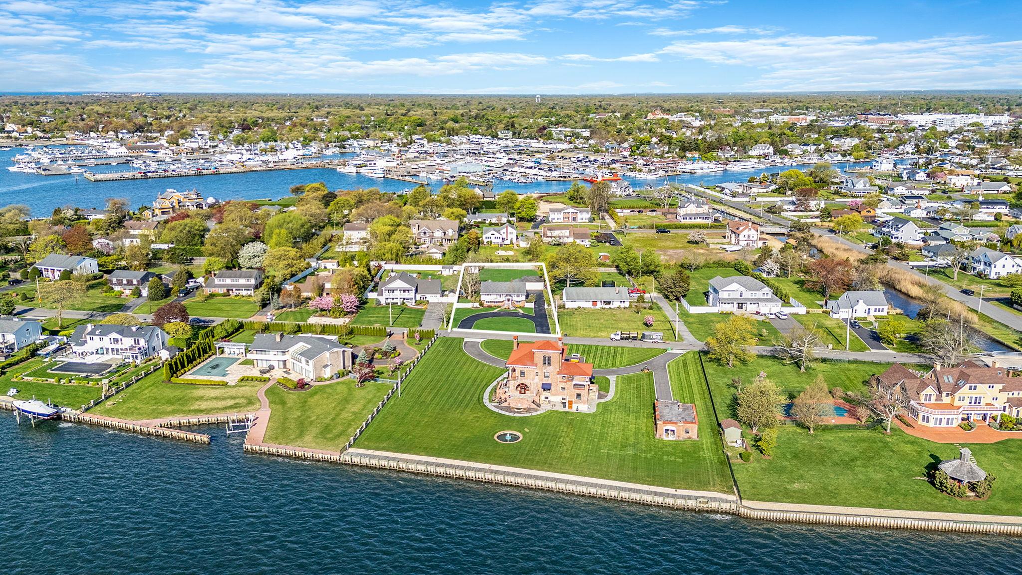 146 Awixa Avenue, Bay Shore, New York image 3
