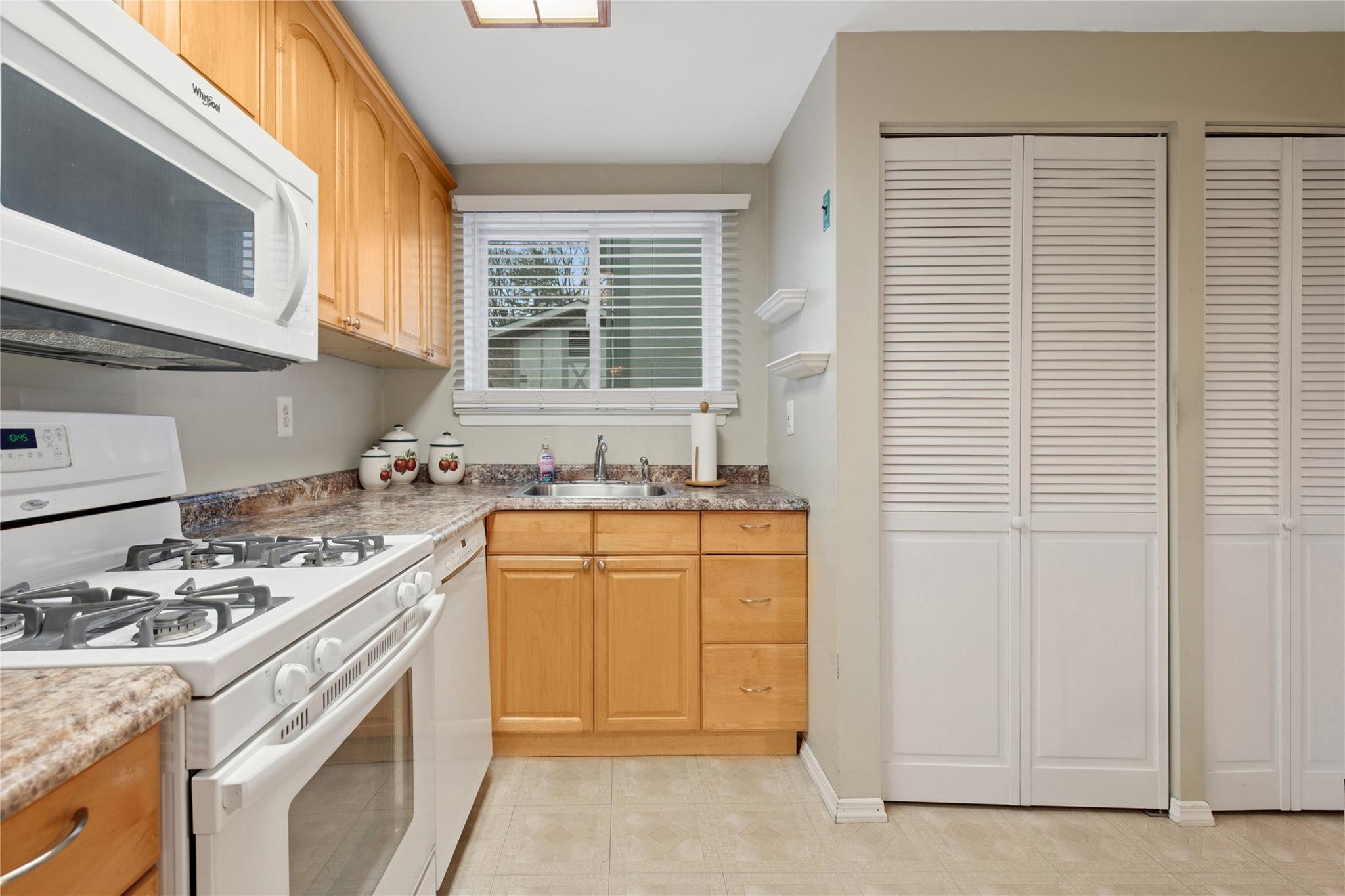 92 Birchwood Road, Medford, New York image 8