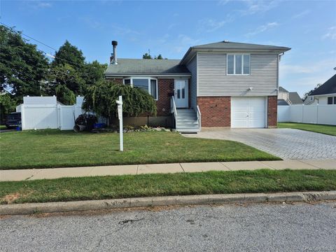 Photo of 1111 Steele Boulevard, Baldwin, NY 11510 (MLS # 836047)