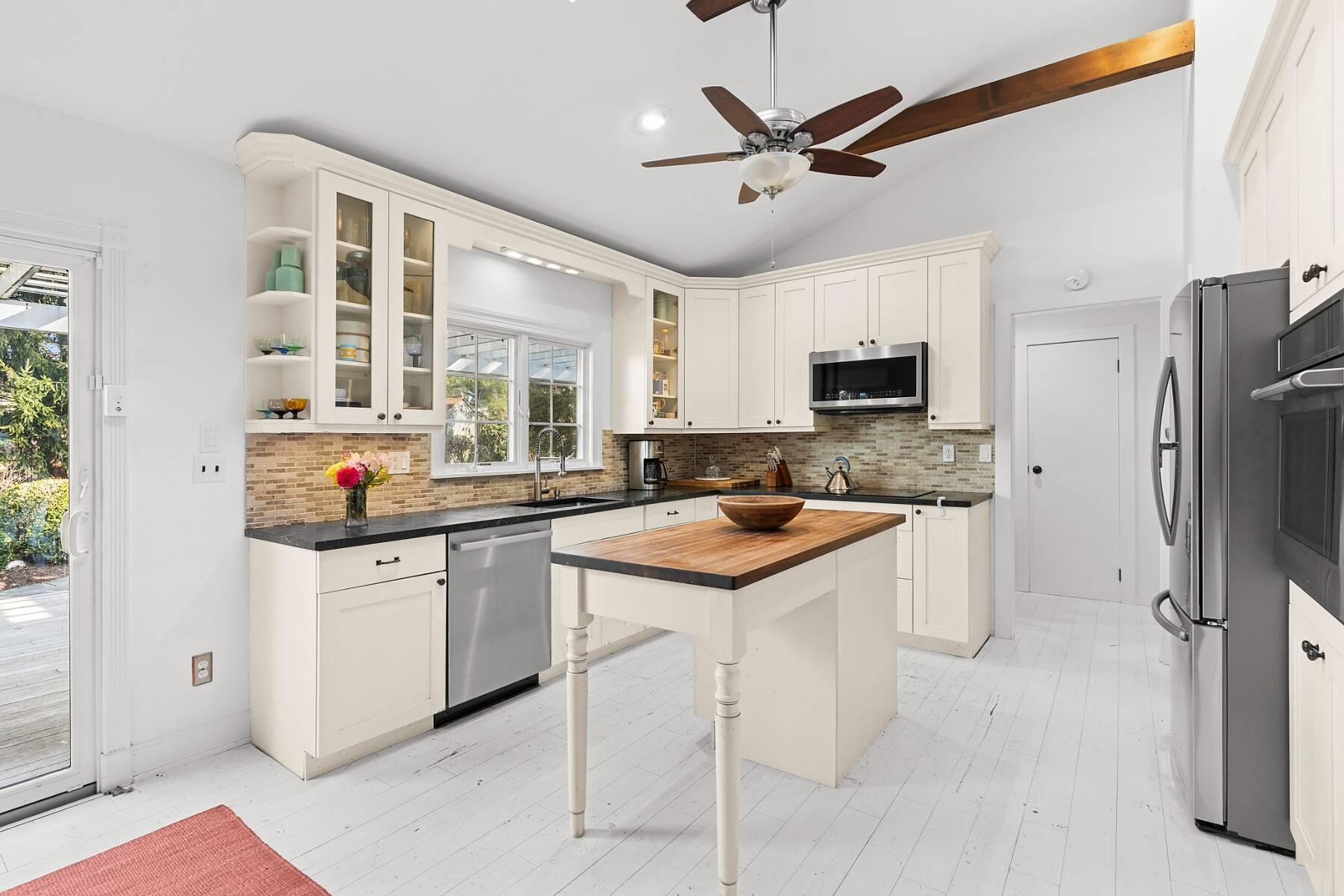 10 Rolling Hill Road, Hampton Bays, New York image 6