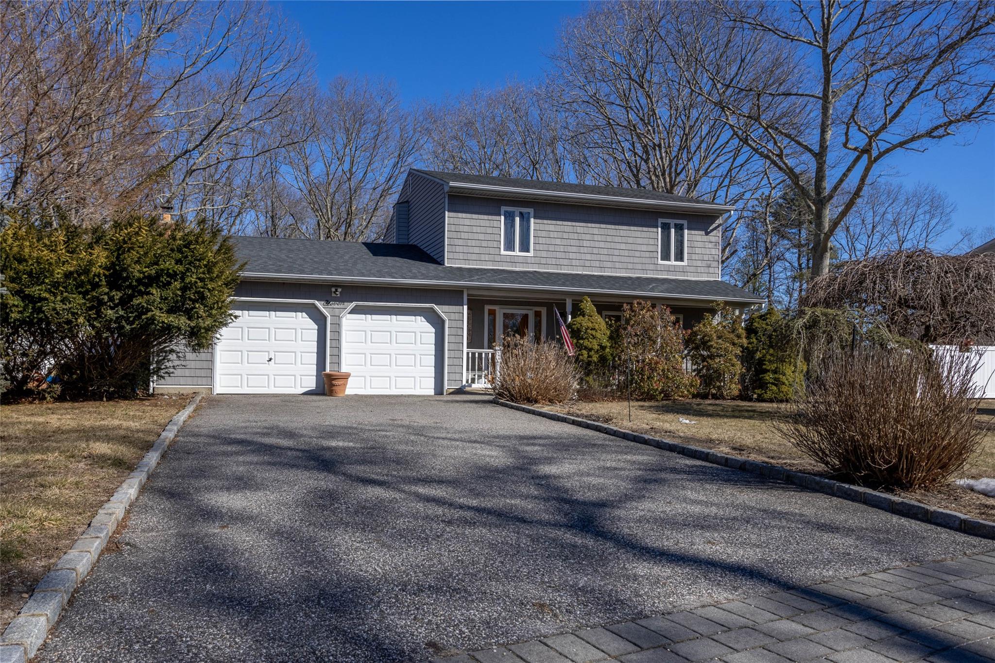 11 Artist Lake Boulevard, Middle Island, New York image 1