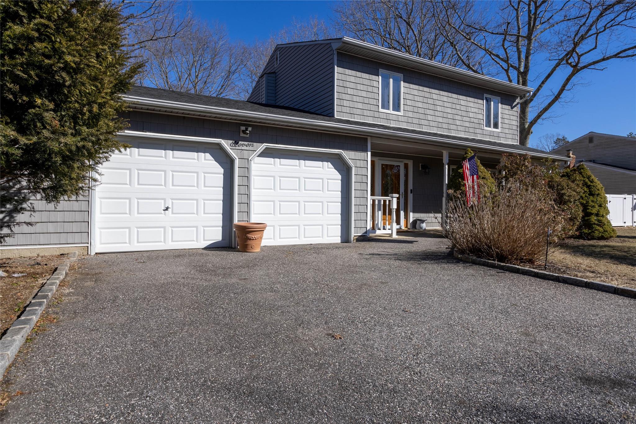 11 Artist Lake Boulevard, Middle Island, New York image 3