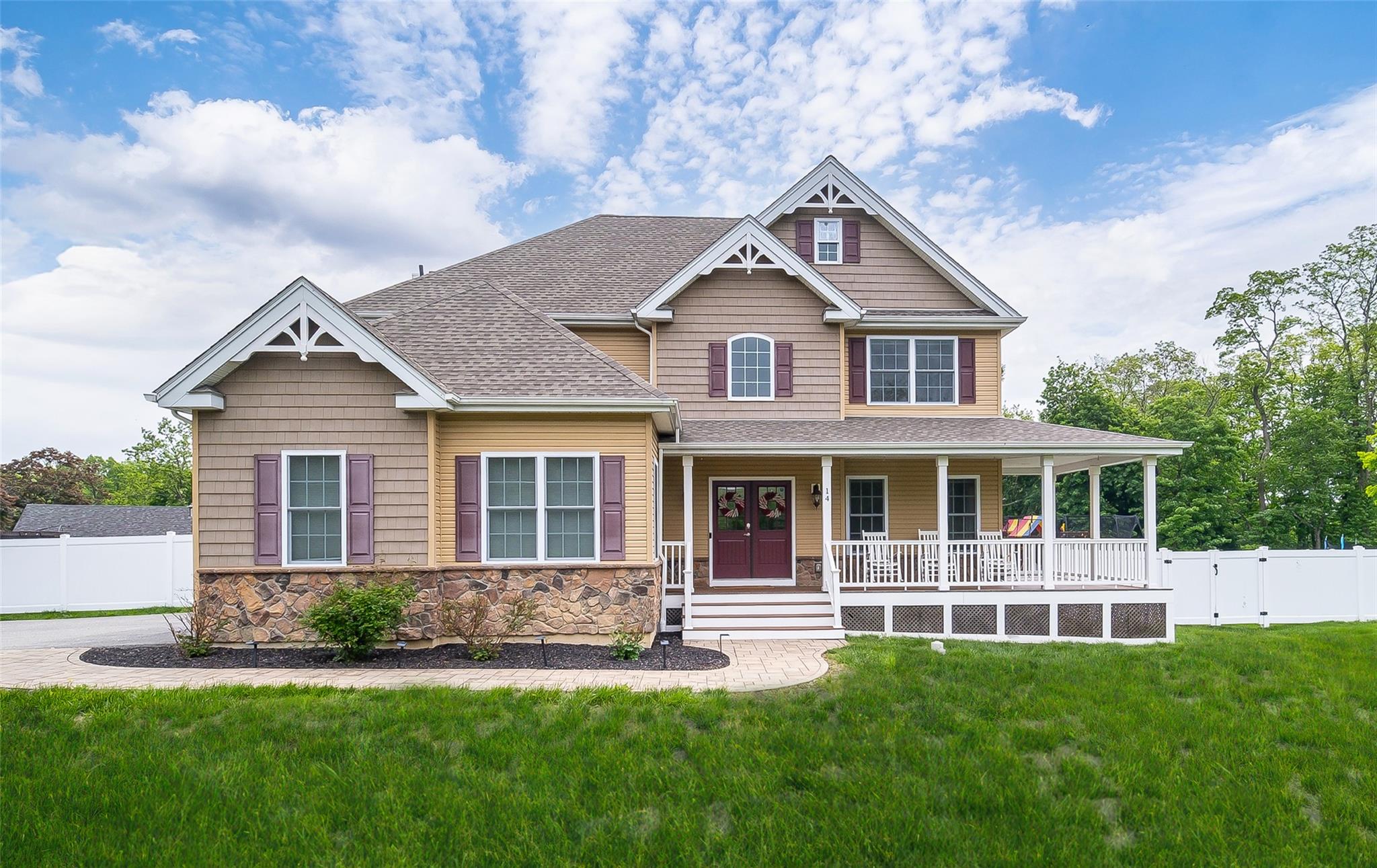 14 Cooper Court, New Windsor, New York image 1