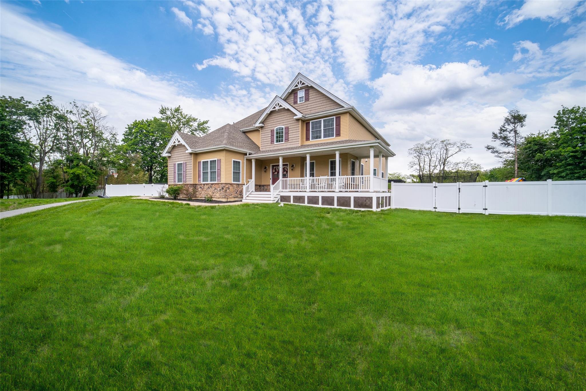 14 Cooper Court, New Windsor, New York image 2