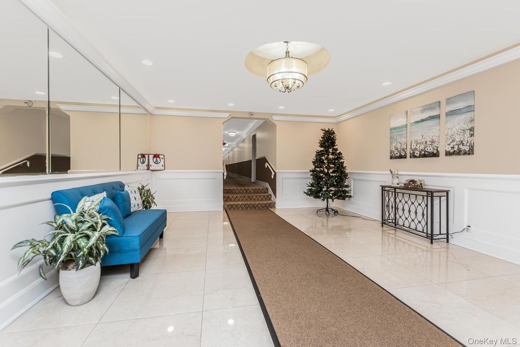 Photo of 1 Oakridge Place #6A, Eastchester, NY 10709 (MLS # 940611)