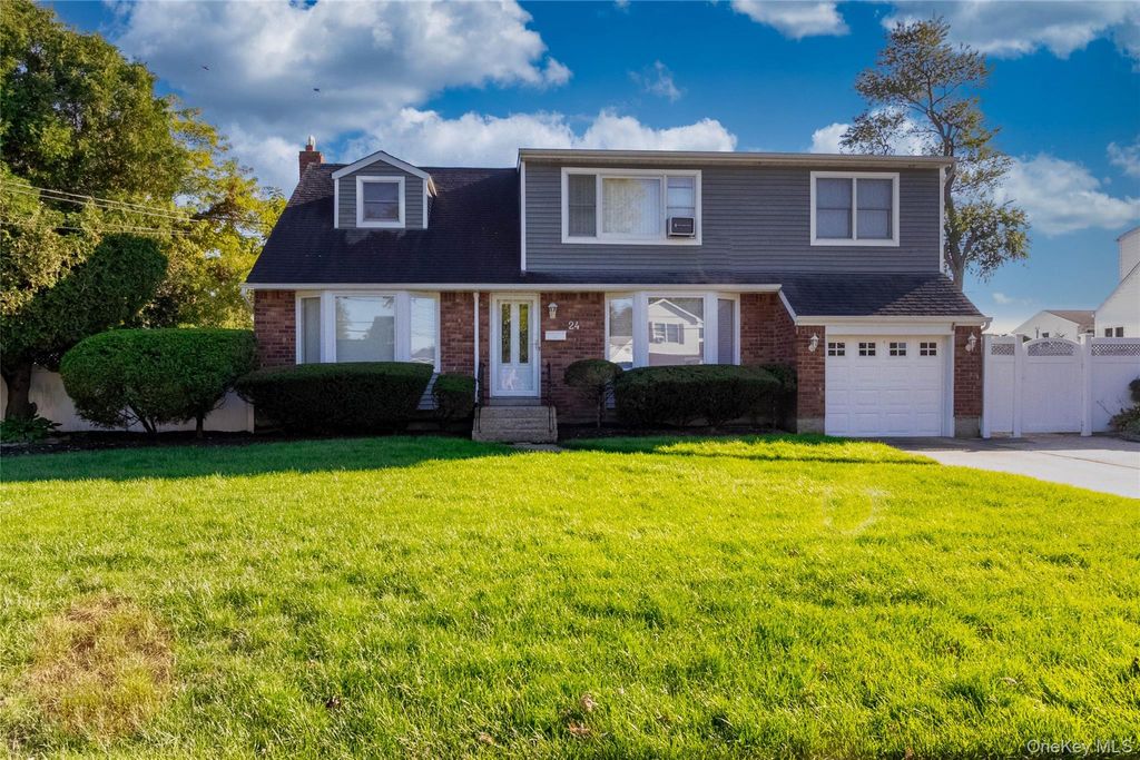 Photo of 24 Dulittle Street, North Babylon, NY 11703 (MLS # 921113)