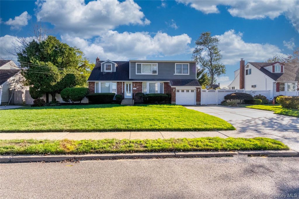Photo of 24 Dulittle Street, North Babylon, NY 11703 (MLS # 921113)