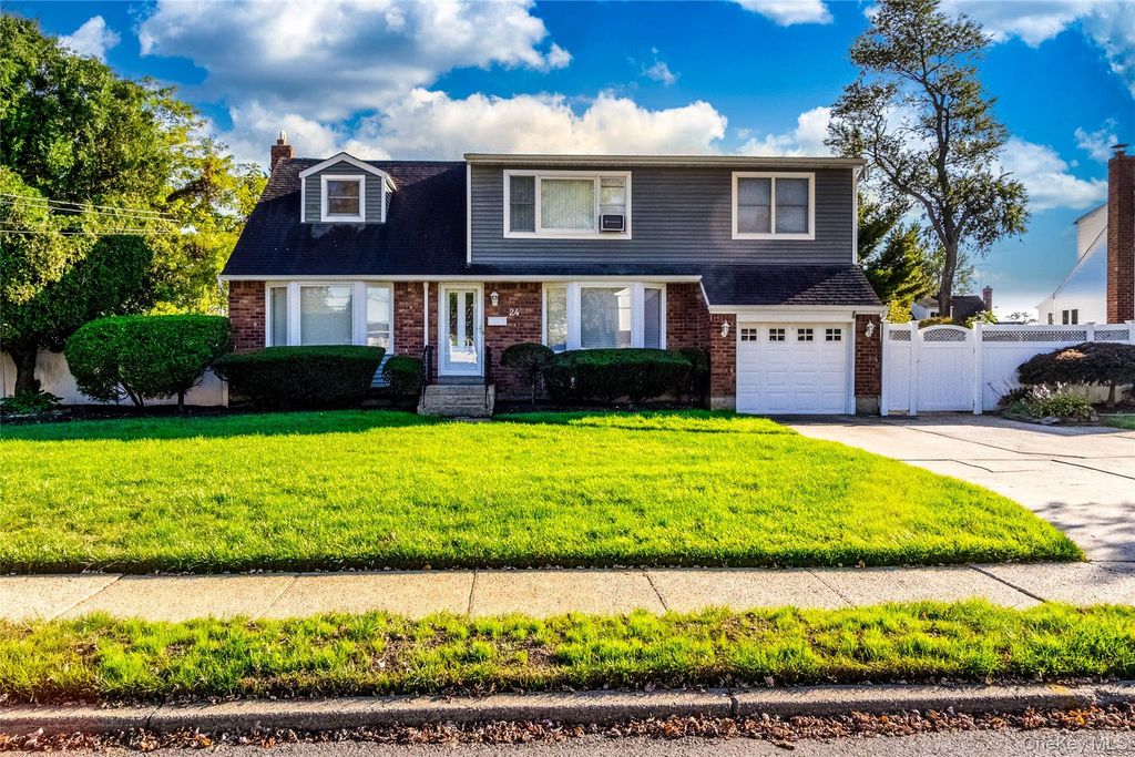 Photo of 24 Dulittle Street, North Babylon, NY 11703 (MLS # 921113)