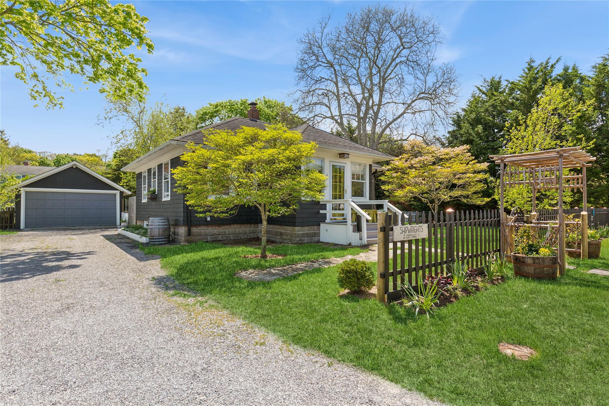 4 Carter Lane, East Quogue, New York image 2