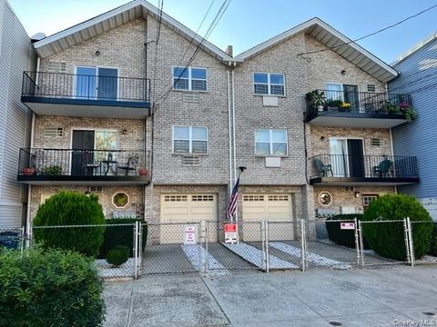 Multifamily For Sale - 1305 Balcom Avenue<br/> Bronx County, Bronx, NY 10461