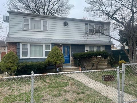 Photo of 134 Claridge Avenue, Elmont, NY 11003 (MLS # 929642) Photo of 134 Claridge Avenue, Elmont, NY 11003 (MLS # 929642)