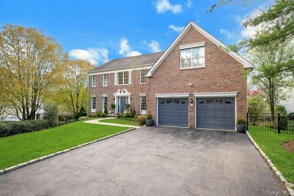 Photo of 34 Eagle Court, White Plains, NY 10605 (MLS # 986962)