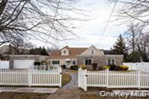 24 Whaley Street Freeport NY 11520