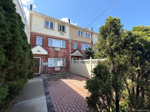 Multifamily For Sale - 6542 Metropolitan Avenue<br/> Queens County, Middle Village, NY 11379