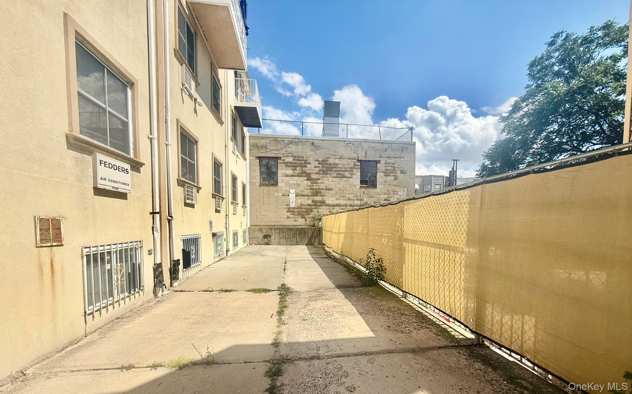 6542 Metropolitan Avenue