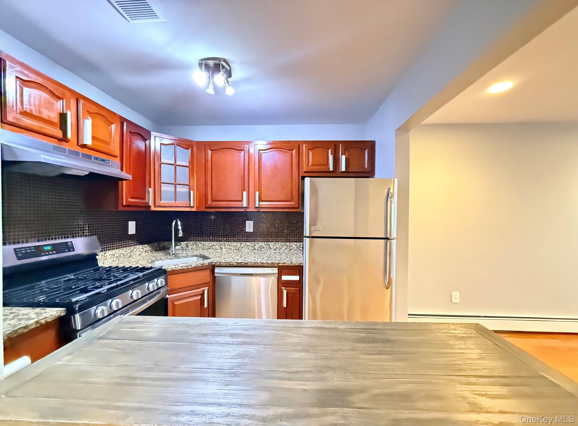6542 Metropolitan Avenue