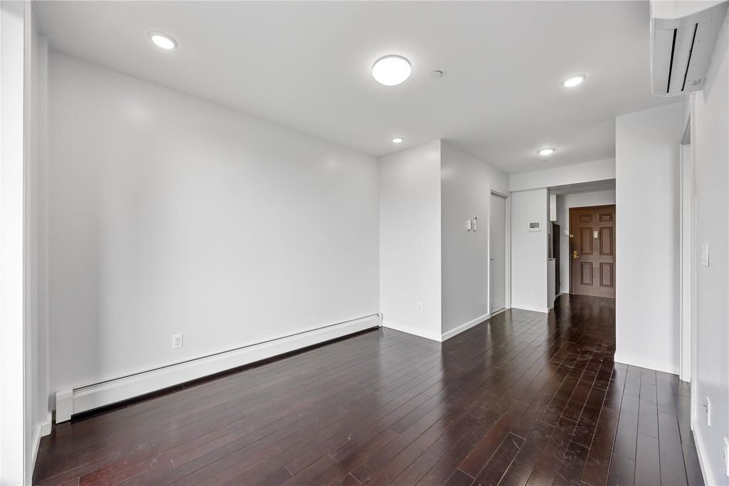 Photo of 138-12 Northern Blvd Blvd #3E, Flushing, NY 11354 (MLS # 874271)