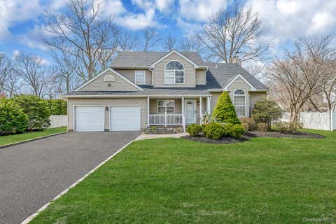 Homes For Sale - 92 Old Selden Stage Road<br/> Selden, NY 11784