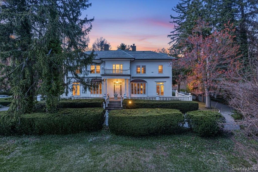 Photo of 365 E Shore Road, Kings Point, NY 11023 (MLS # 986408)