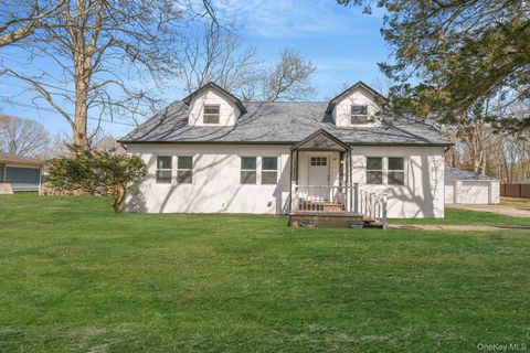 Photo of 62 Forrest Avenue, Shirley, NY 11967 (MLS # 981953)