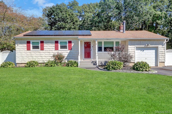 41 HOPES AVE, HOLTSVILLE, NY 11742 - Image da3ec54dcc233bb3fecaf05216a1d78d/3743296480