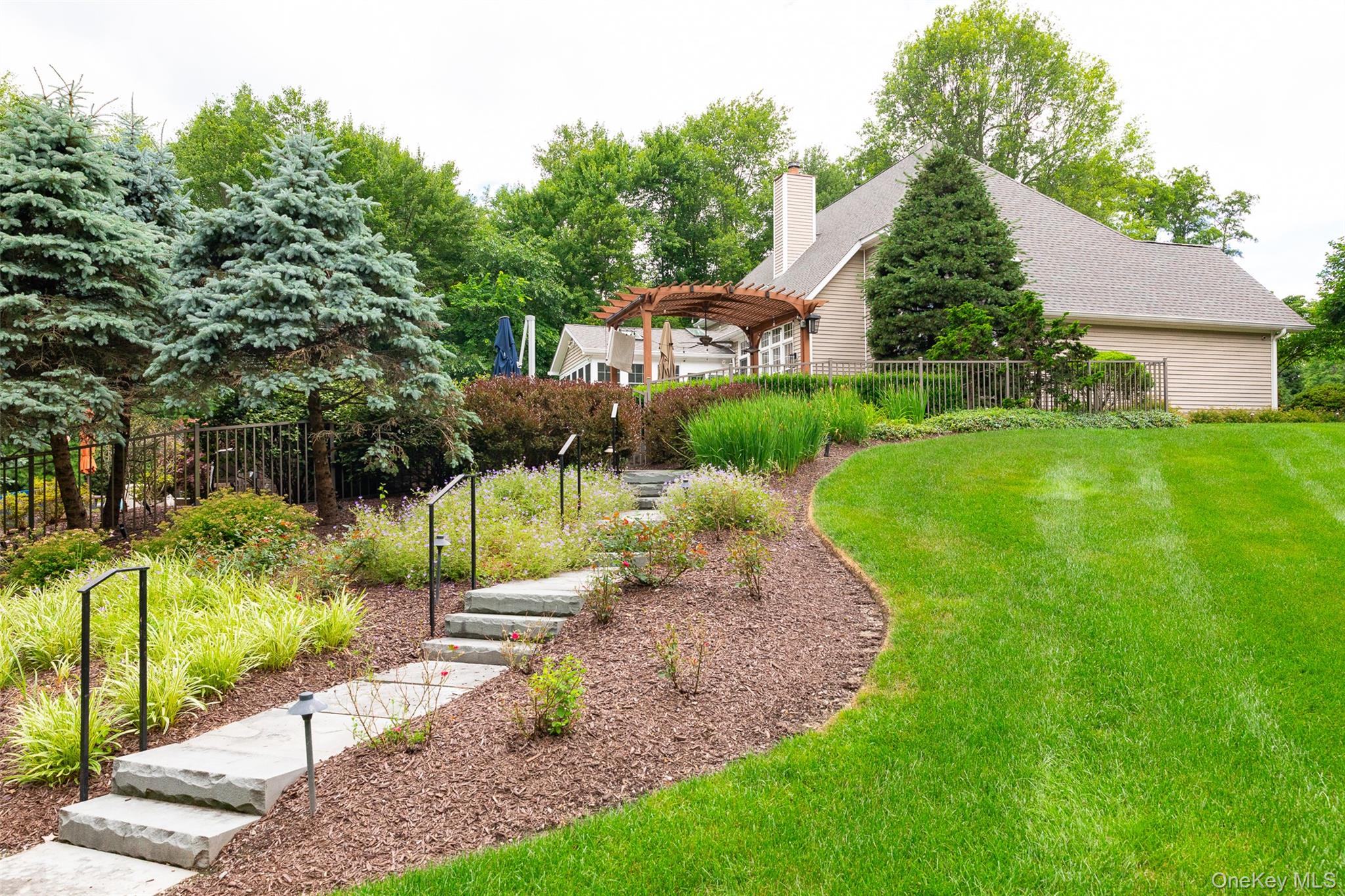 8 Glen Brook Court