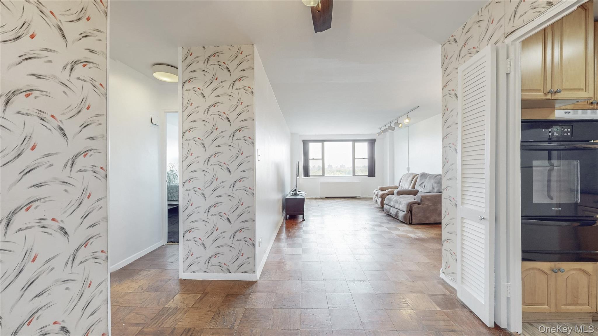 61-20 Grand Central Parkway A704