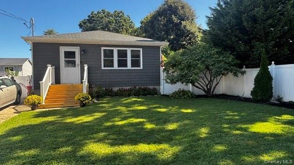 12 CHANCE PL, WEST BABYLON, NY 11704 - Image da5bb0ec08c10f6266ae3e5b5cd526bf/1728101181
