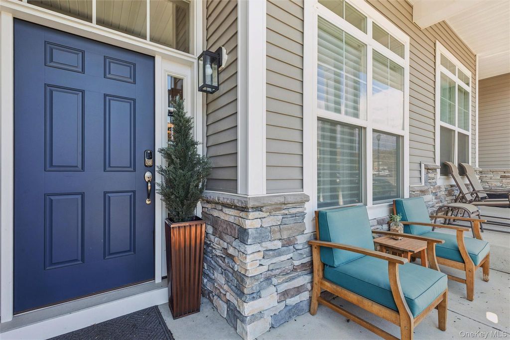 Photo of 216 Belmont Circle, Yaphank, NY 11980 (MLS # 987339)