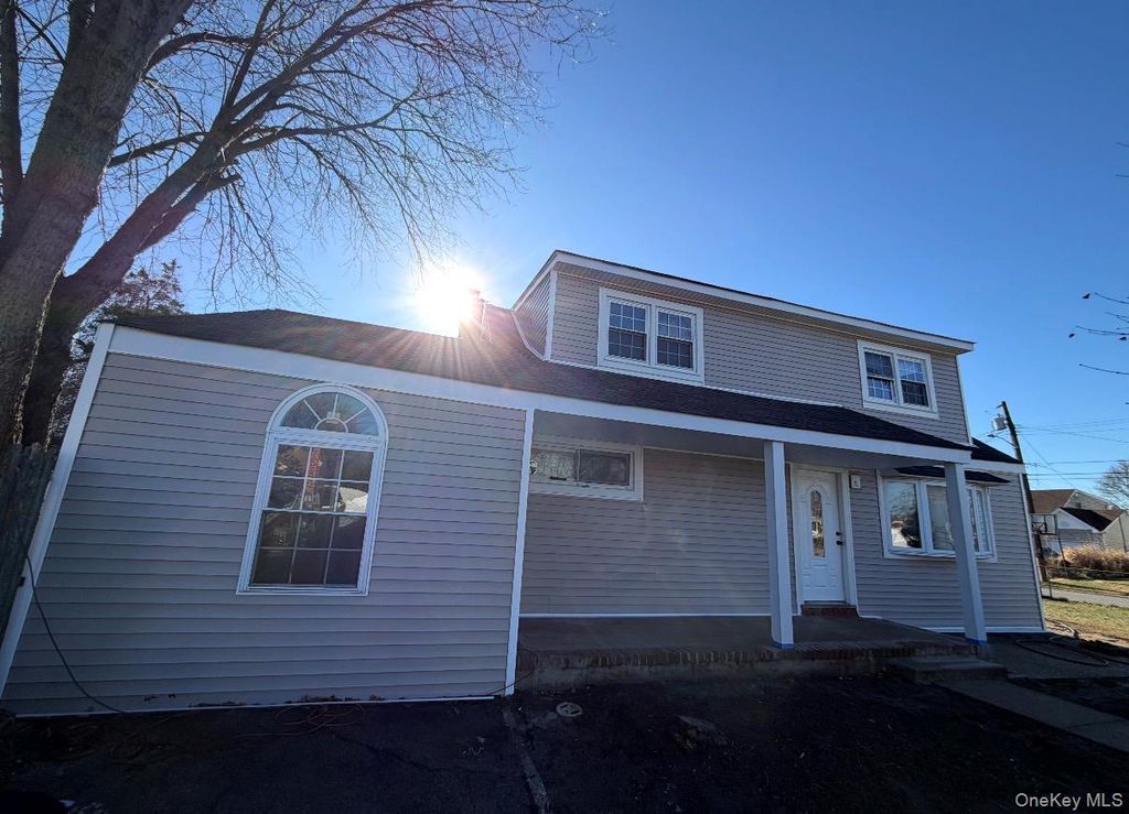 Photo of 152 Gracie Drive, North Babylon, NY 11703 (MLS # 943944)