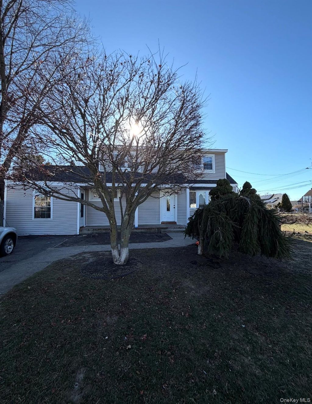 Photo of 152 Gracie Drive, North Babylon, NY 11703 (MLS # 943944)