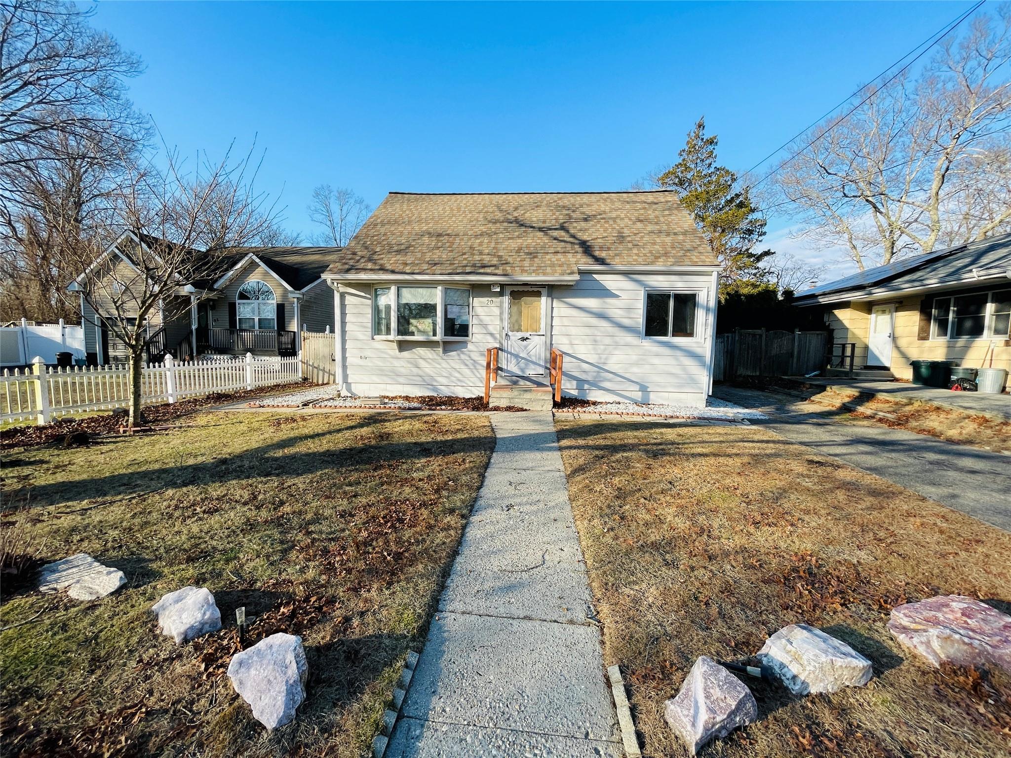 20 Hounslow Road, Shirley, New York image 1