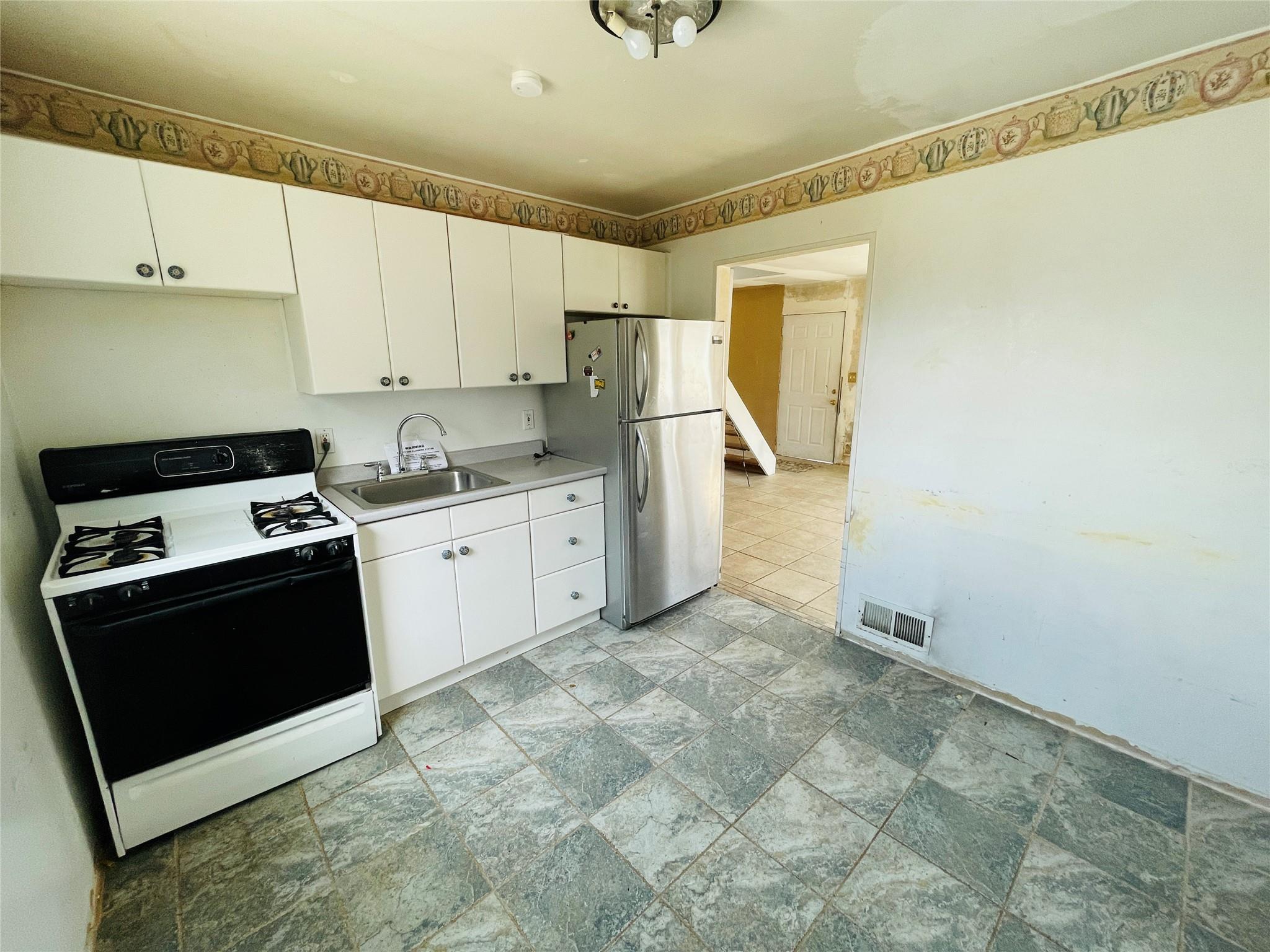 20 Hounslow Road, Shirley, New York image 4