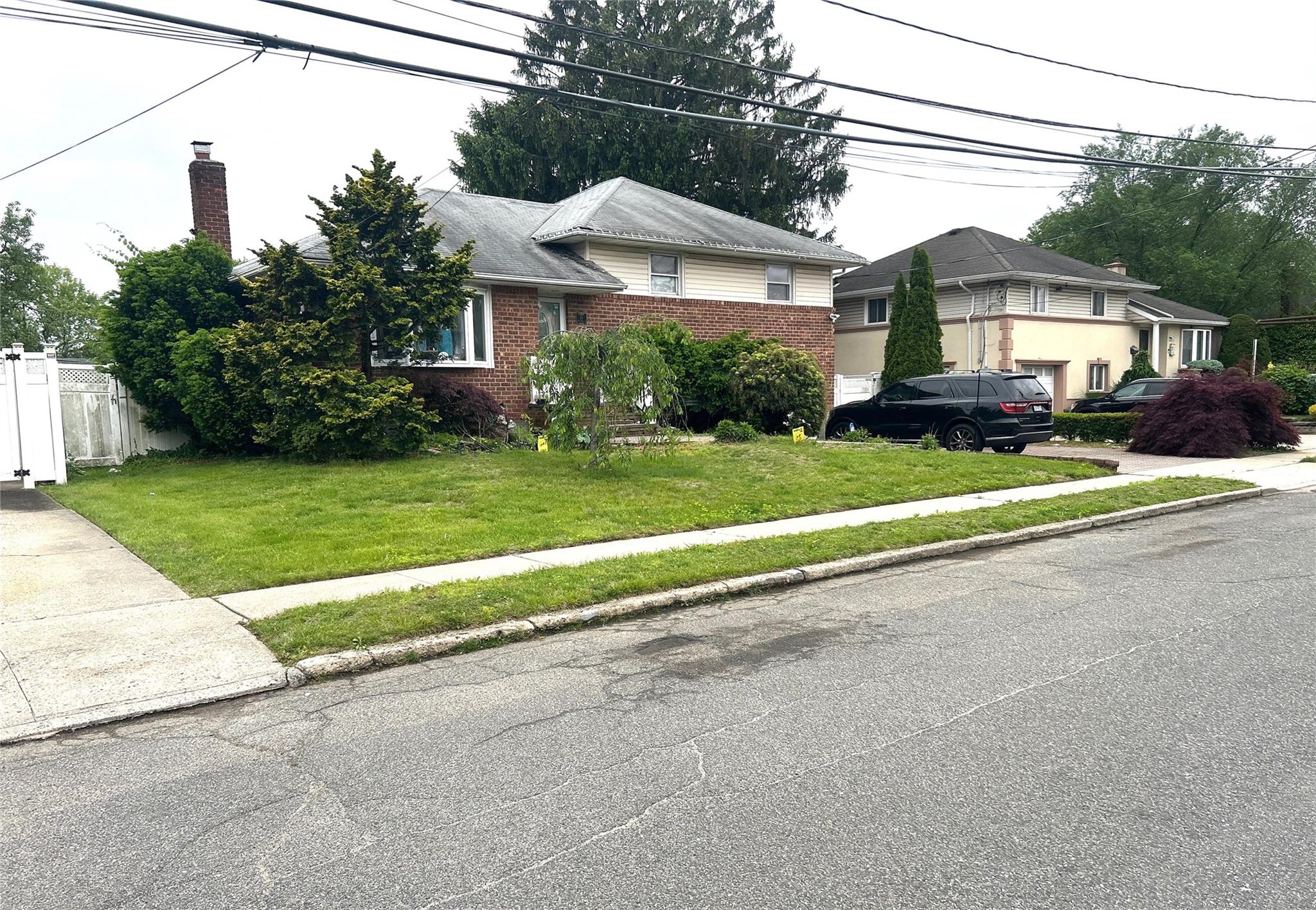 11 Berryhill Lane, Bethpage, New York image 2