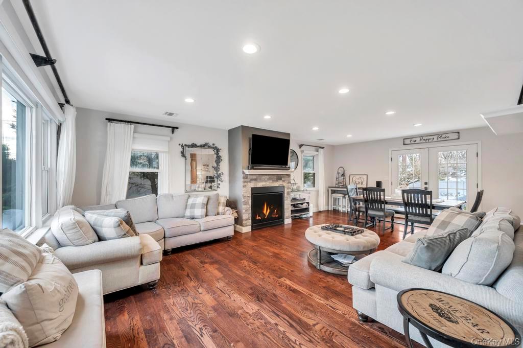 14 W Chestnut Street