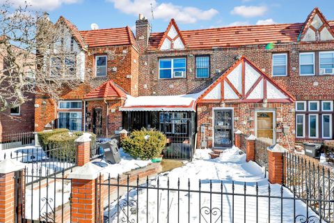 Photo of 10925 Francis Lewis Boulevard, Queens Village, NY 11429 (MLS # 961483)