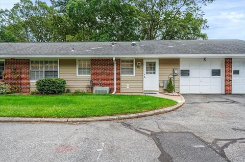 Photo of 48 Trent Court #B, Ridge, NY 11961 (MLS # 906943)