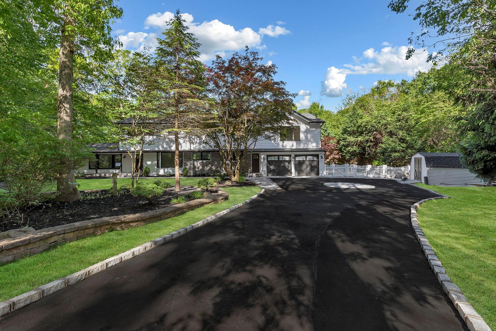 38 Cottontail Road, Melville, New York image 1