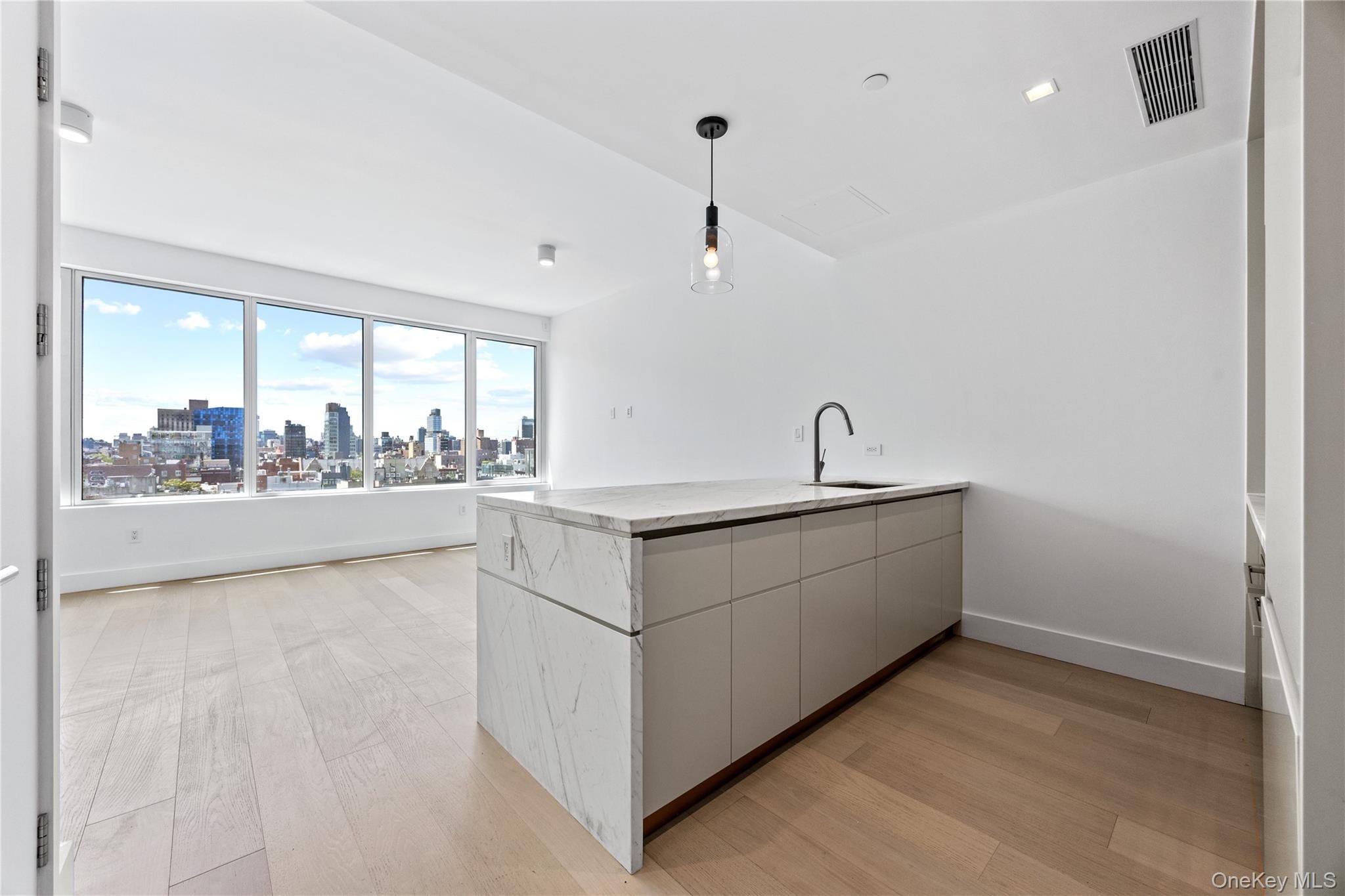 208 Delancey Street PH3