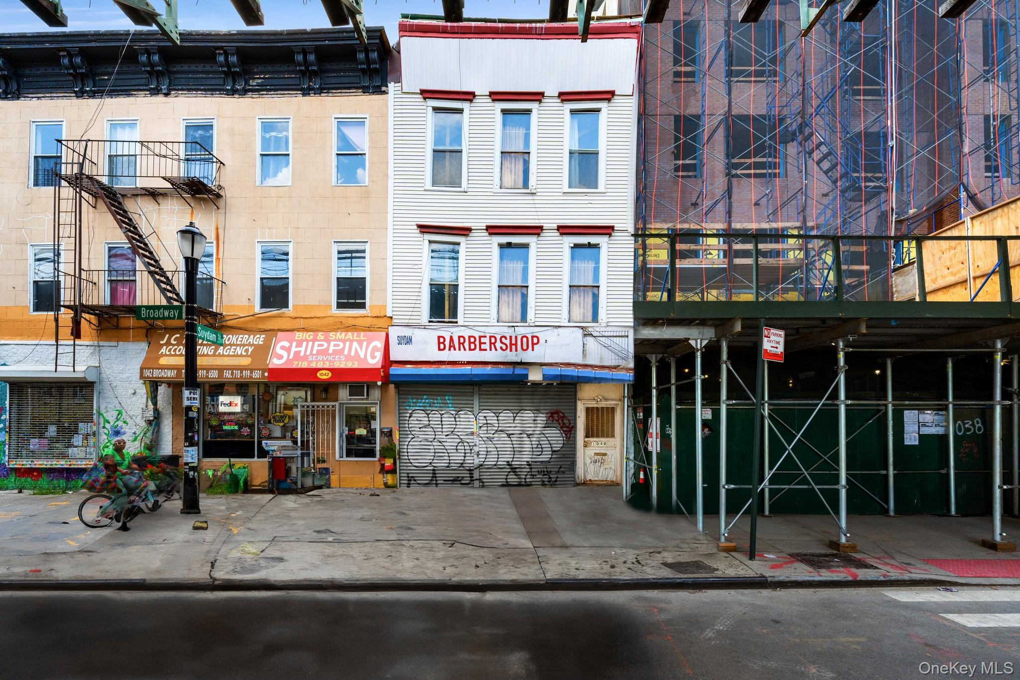 1040 Broadway