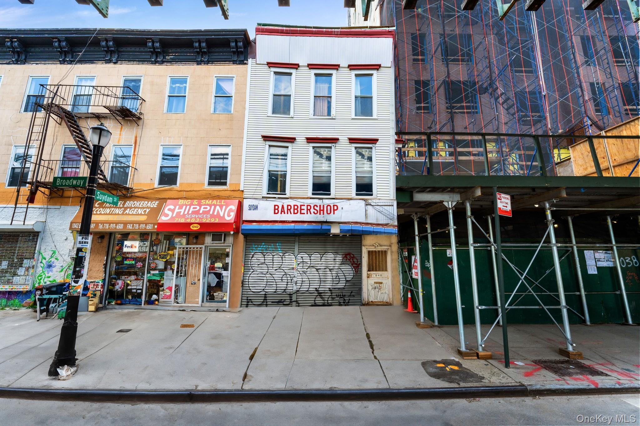 1040 Broadway