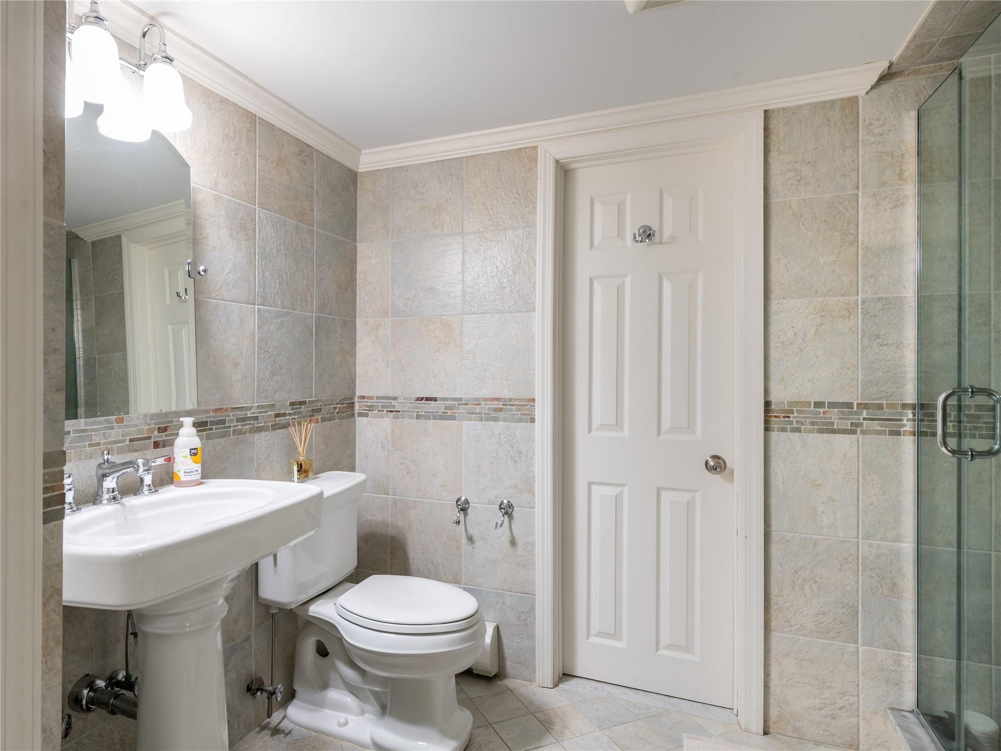 812 Hunt Lane, Manhasset, New York image 34