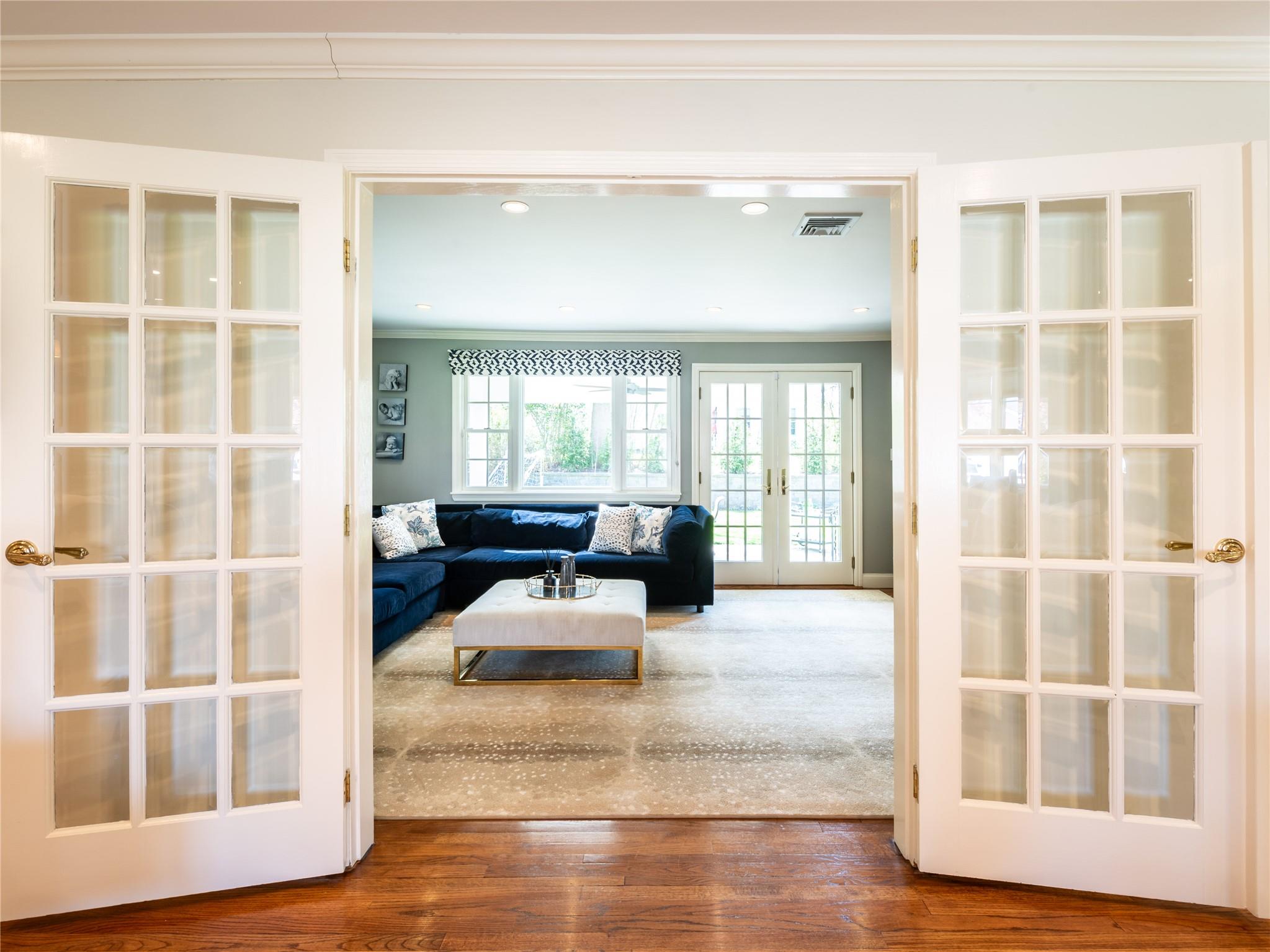 812 Hunt Lane, Manhasset, New York image 11