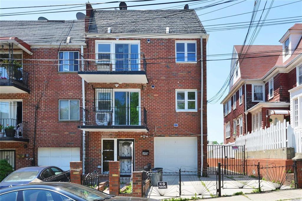 Rental Property at 165th Street 1st Floor, Jamaica, Queens, NY - Bedrooms: 3 
Bathrooms: 2 
Rooms: 7  - $3,000 MO.