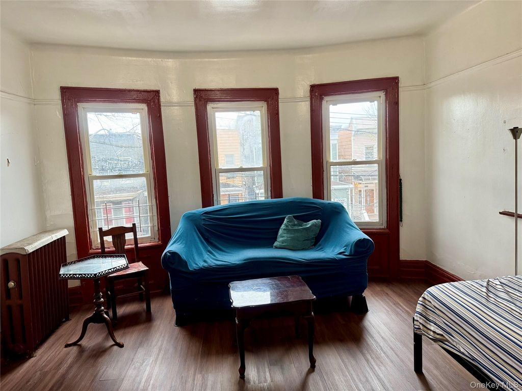 Photo of 1723 Melville Street, Bronx, NY 10460 (MLS # 990425)