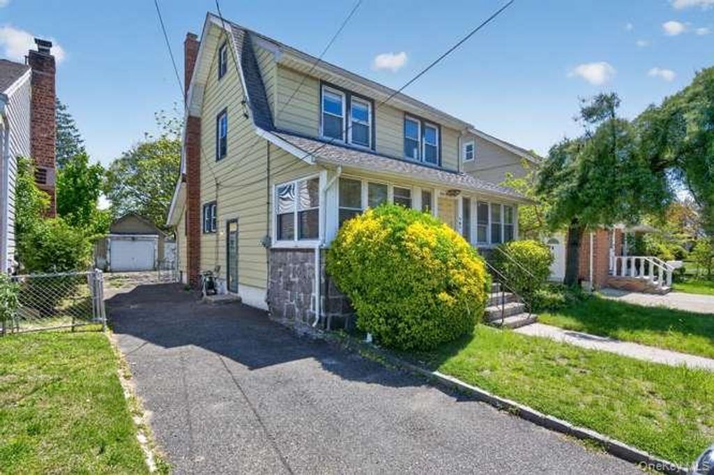 Photo of 191 Rockaway Parkway, Valley Stream, NY 11580 (MLS # 999139)