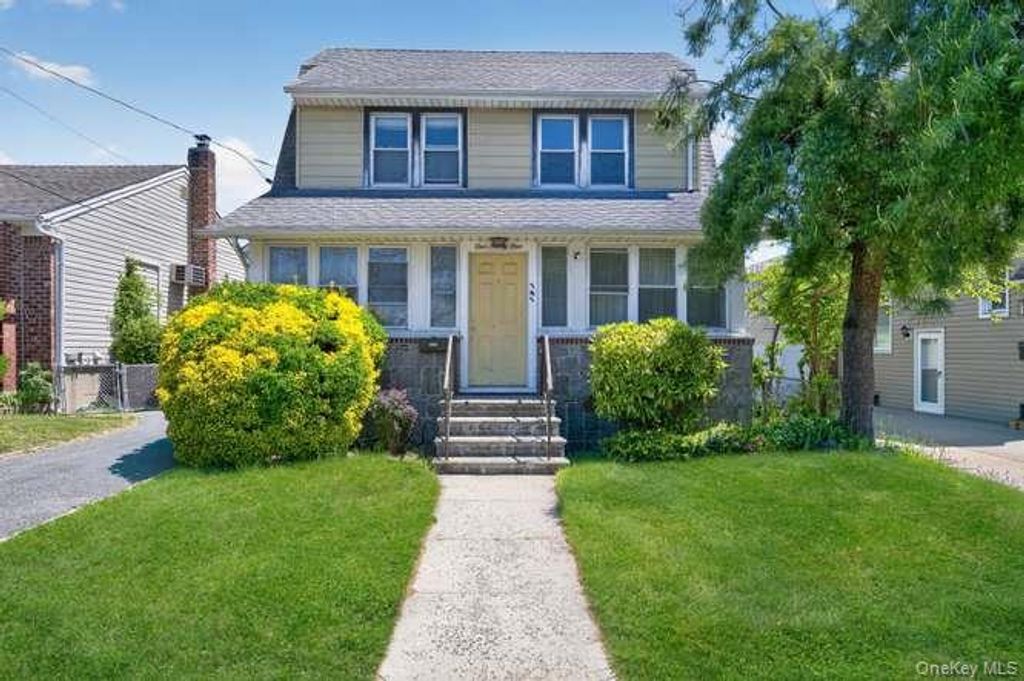 Photo of 191 Rockaway Parkway, Valley Stream, NY 11580 (MLS # 999139)